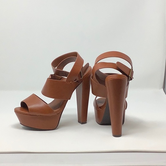 High heels - Picture 3 of 3